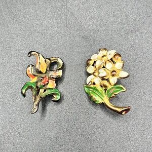 Set of 2 Vintage Enamel Flower Brooch Pin Gold Tone Floral Design Women Jewelry
